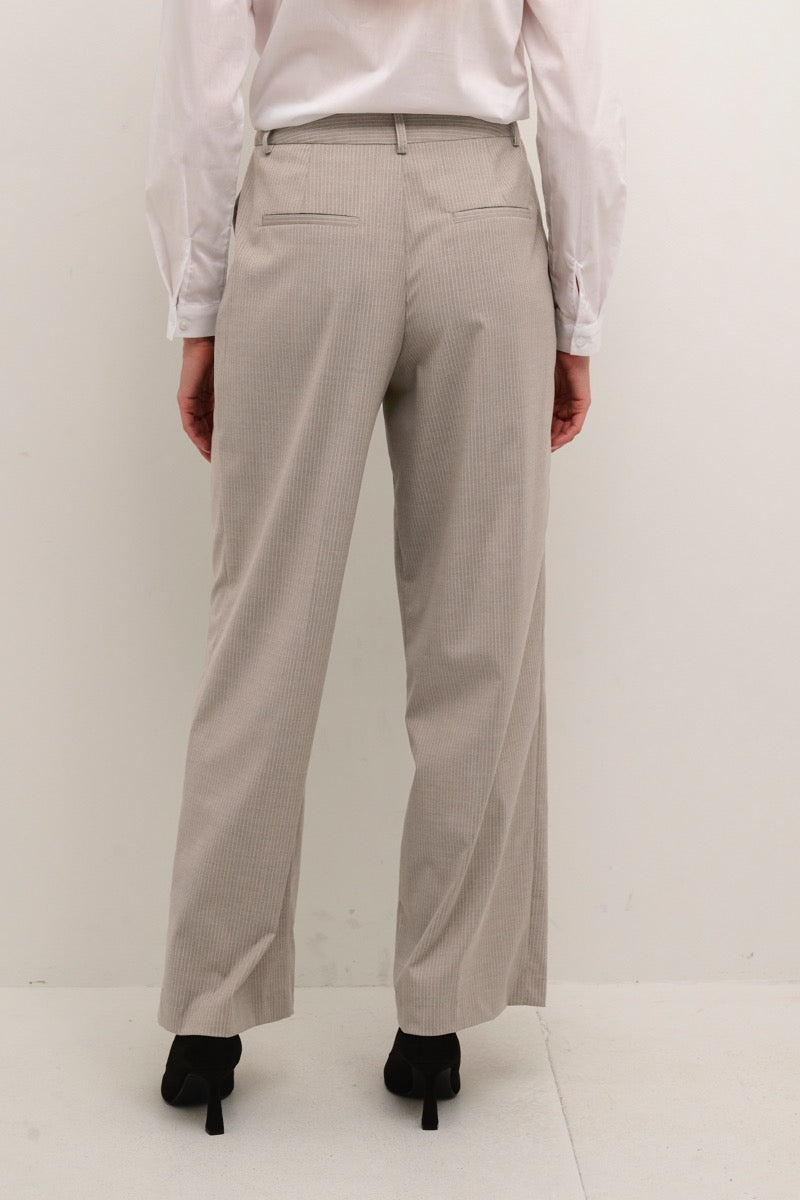 KAFFE Solena Bukser Brindle Chalk Stribet Brun