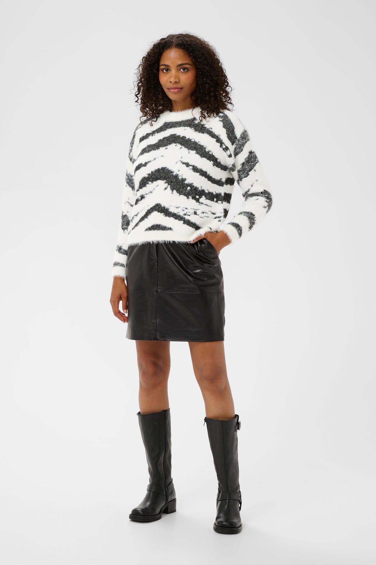 KAFFE Biva Strik Pullover Animal Chalk Hvid Sort
