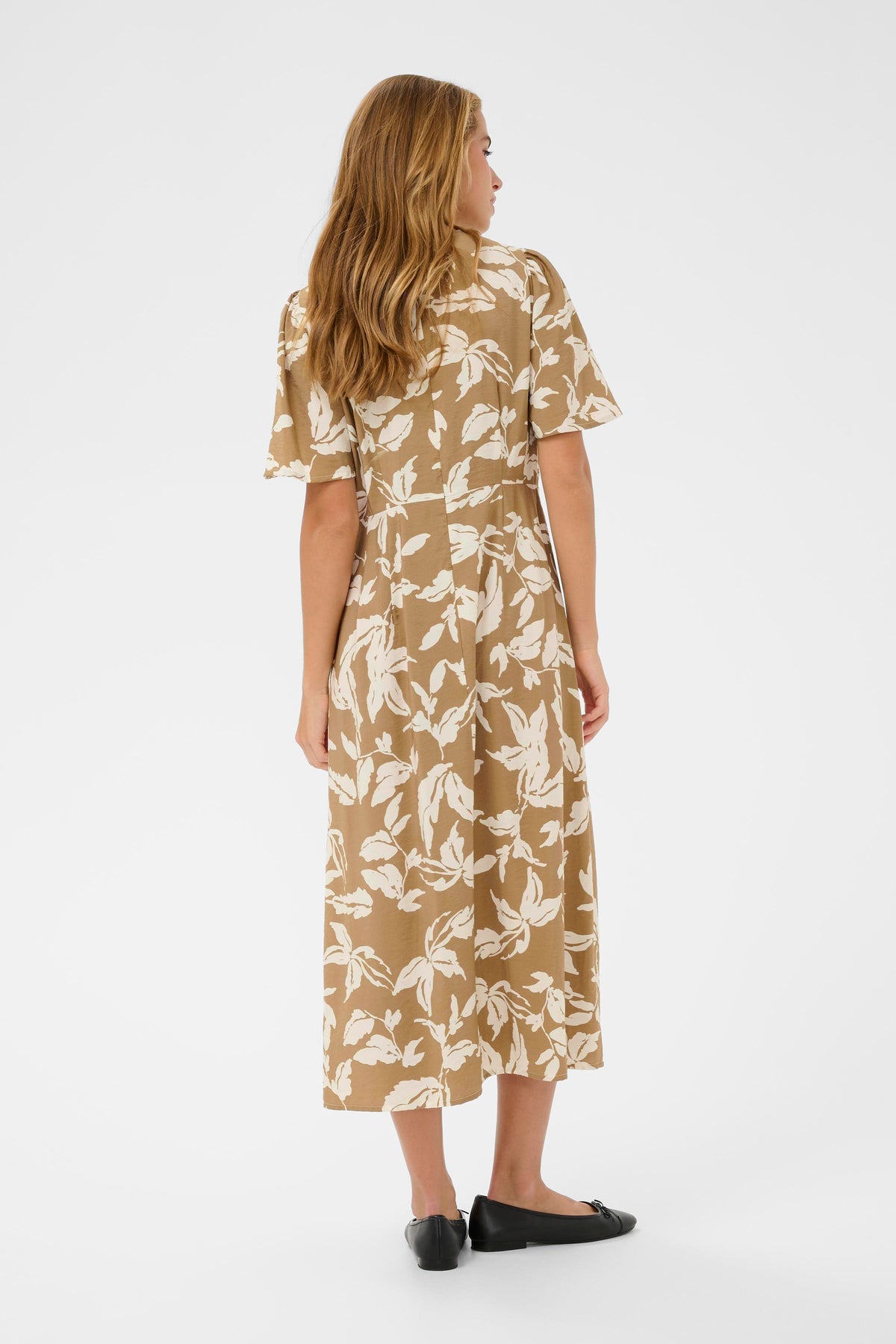 KAFFE Marlo Kjole Oak Chalk Leafs Hvid Brun