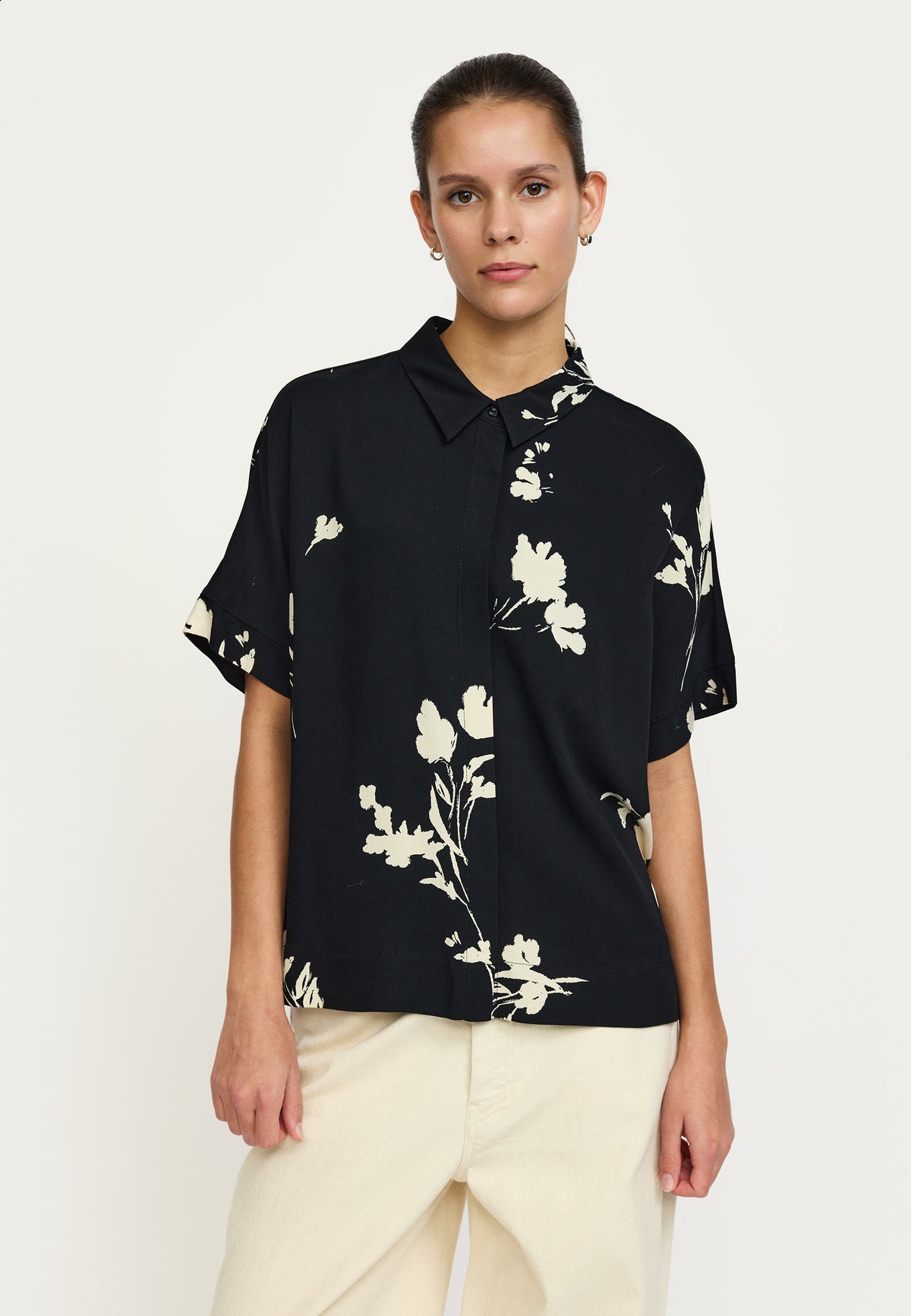 Soft Rebels Melinda Freedom Skjorte Kortærmet Blomstret Silent Print Sort